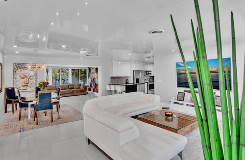 Lighthouse Point House | Lighthouse Point Retreat:Heated Pool & 3 Ensuite Bedrooms with luxury mattresses