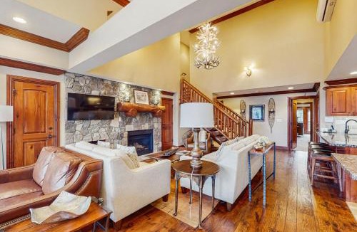Vail Ski Chalet | Lion Square Lodge East 313