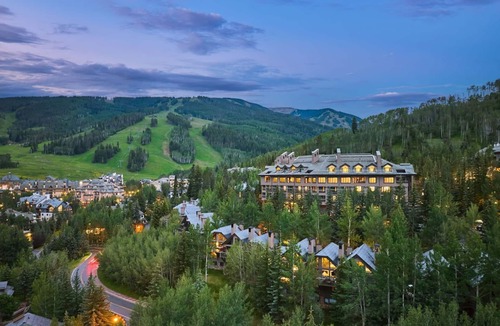 Beaver Creek Hotel | Living Space with Access to Hot Tub, Pool & Gym