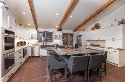 Peak 8 House | Lodge at Ski Hill: 8BR Lux Peak 8 Lodge, Theater, Hot Tub, Gym & Walk to Ski