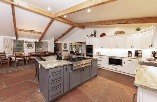 Peak 8 House | Lodge at Ski Hill: 8BR Lux Peak 8 Lodge, Theater, Hot Tub, Gym & Walk to Ski