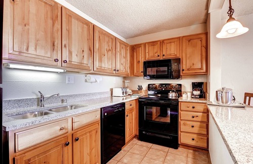 Vail Cabin | Lodging for 4 in Vail Valley with mountain views