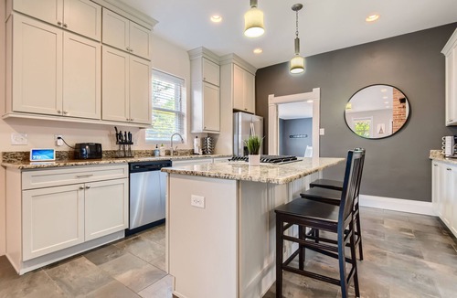 Highland House | LoHi Retreat, Walk to Downtown, Game Room, Huge Backyard, Sleeps 12, Garage
