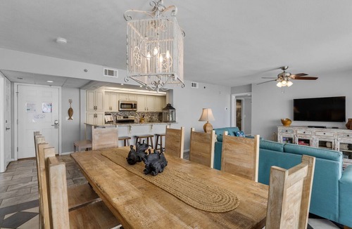 Long Beach Condo | LONG BEACH 2 BEDROOM CONDO WITH 2 SEASONAL BEACH CHAIRS WITH UMBRELLA