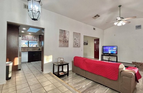 Palmdale House | Long term 4 bed 2 bath rental