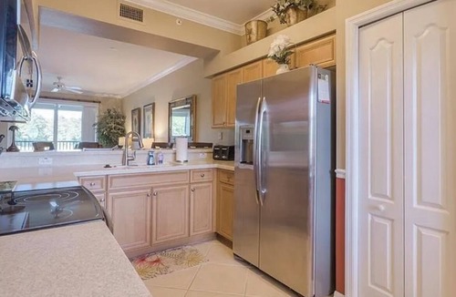 Naples Condo | Lovely 2-bedroom condo in Naples with WiFi and AC and Golf membership availabl.