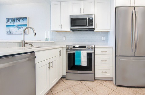 Jupiter Bay Condo | Lux 2/2 Resort Condo w Lake View close to beach ON SALE DUE TO CONCRETE WORK