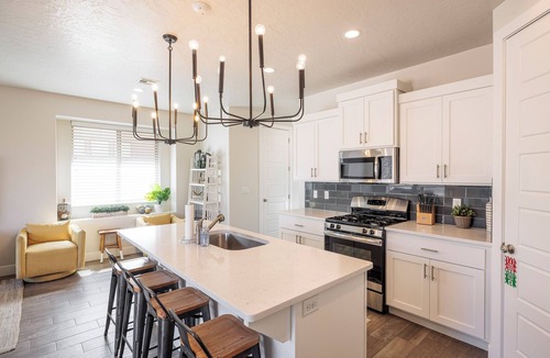 St. George Villa | Luxe 3BR Sleeps 12 - Overlooks Pool, On 18th Hole