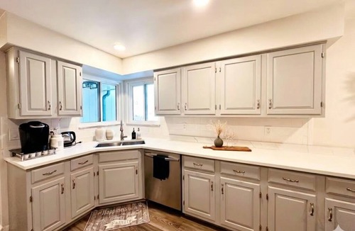 Castlewood House | Luxe Escape in DTC < Sleep 16 > Hot Tub, Fire Pit, Game Room & Home Gym