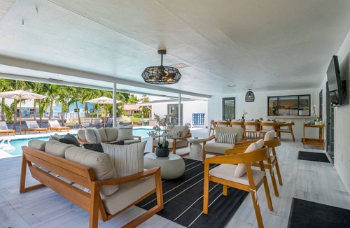 Lake Ida Shores House | LUXE Lake Oasis I Dock I Pool I Designer I Kayaks!
