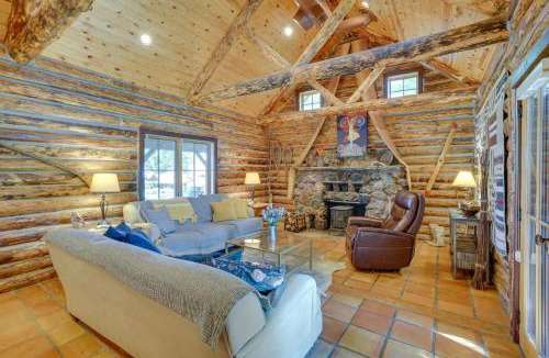 Spanish Valley House | Luxe Log Cabin ~ 15 Mi to Downtown Moab!
