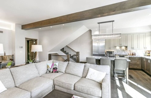 Avon Villa | LUXE Riverfront Mountain Retreat | Walk to Gondola