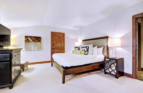 Vail Hotel | Luxurious 3 Bedroom in Vail - Family Friendly Resort On The Slopes!
