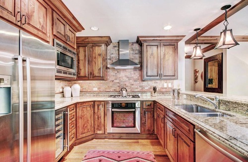 Vail Hotel | Luxurious 4 Bedroom in Vail - Family Friendly Resort On The Slopes!
