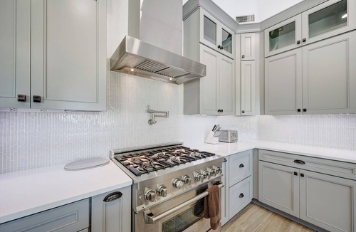 Chandler House | Luxurious Waterfront with a Heated Pool