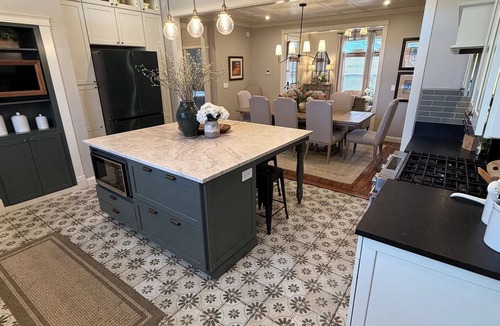 Canon City House | Luxuriously Restored Early American Farmhouse