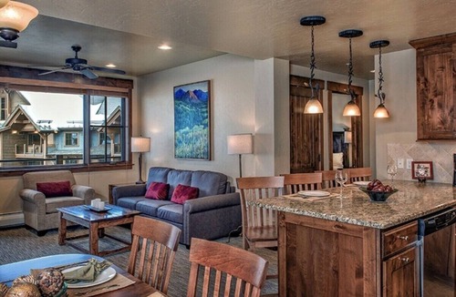 Breckenridge Resort | Luxury 2BR-Sleeps 8! Near Gondola and Hiking-Hot Tubs, Spa, A/C-June 2027
