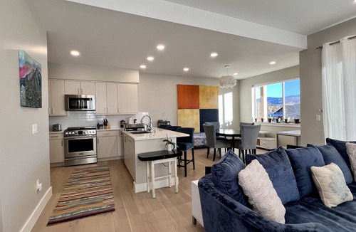 Carbondale House | Luxury 3BR Townhome -Mt. Sopris Views & Private Hot Tub