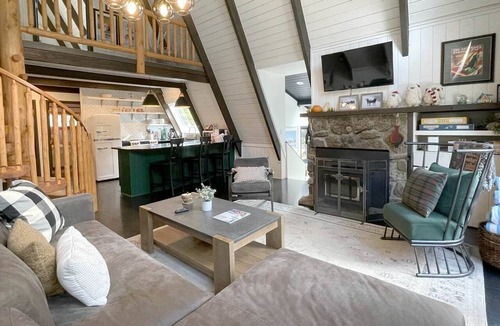 Blue River Cabin | Luxury A-Frame with Hot Tub for Dreamy Vacations in Colorado