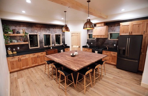 Mammoth Creek Cabin | Luxury Cabin w/Sauna|Near Zion & Bryce|Sleeps 8