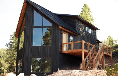 Mammoth Creek Cabin | Luxury Cabin w/Sauna|Near Zion & Bryce|Sleeps 8