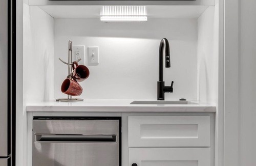 College Town Condo | Luxury Condo by Stadium — Unbeatable Location! 2 minute walk to stadium!