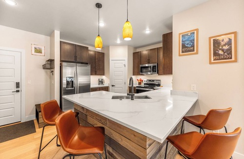 Lakeside Village Condo | Luxury Condo - Full Spa - Steps to Keystone free shuttle!