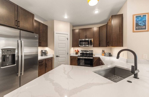 Lakeside Village Condo | Luxury Condo - Full Spa - Steps to Keystone free shuttle!