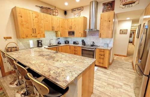 Avon Condo | Luxury Condo w/FREE WiFi, Parking, Heated Pool, Hot Tubs, Skier Shuttle
