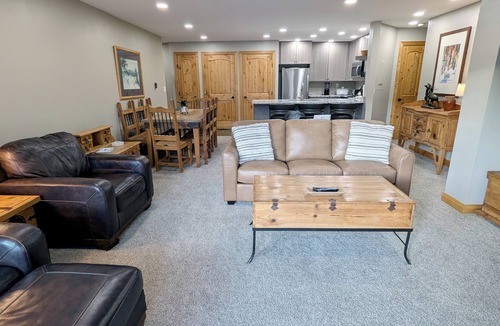 Avon Condo | Luxury Condo w/FREE WiFi, Parking, Heated Pool, Hot Tubs, Skier Shuttles