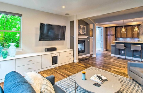 Washington Park West House | Luxury Denver Home w/ Outdoor Oasis & Hot Tub