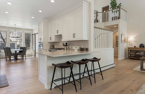 Edwards House | Luxury Home - 6-Bedrooms with 4 Kings + Game Room