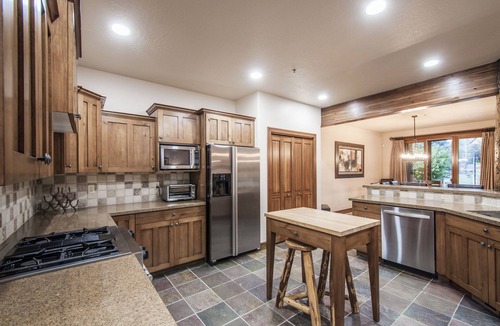 Park Meadows House | Luxury Home - Great for Multiple Families - 3 Master Bedrooms - Free WiFi