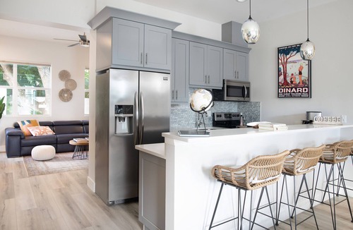 Juno Beach House | Luxury Home - Jacuzzi! Mini-Golf! Ping-Pong! Pets! 2 Desks! Yoga! Beach Gear!