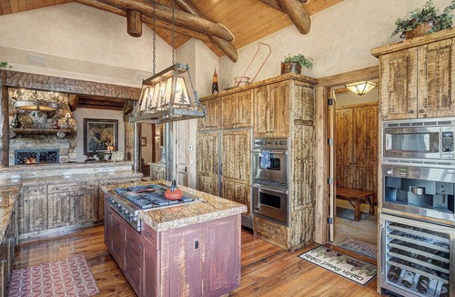 The Highlands House | Luxury Home, Massive Views, Pool Table, Hot Tub, Nordic Skiing and Golf