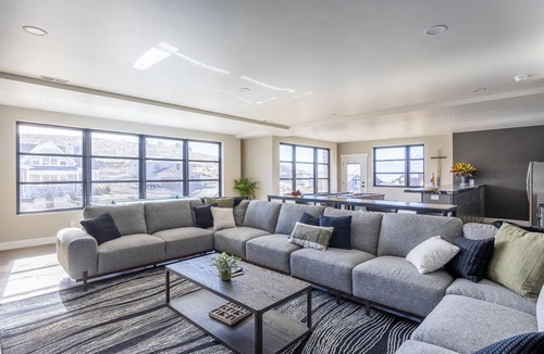 Park City House | Luxury Home- Minutes from Park City- Family Friendly, Views, Sleeps 16, Spa