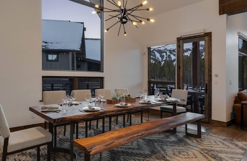 Peak 8 House | Luxury Home with Mountain Views + Hot Tub + Walk to Gondola - Chalet Halara