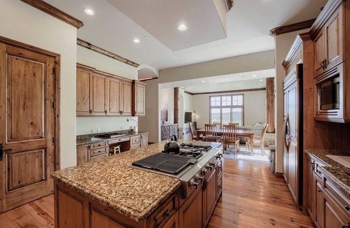 Edwards House | 🌄 Luxury Mountain Retreat on 5 Acres | 5 Bed + 6 Bath | Expansive Views