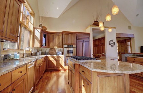 Three Peaks House | Luxury Peakside Escape - Private Hot Tub 3 Bedroom + Loft