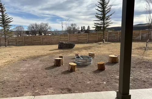 Panguitch House | Luxury Red Barn at Stoney Farms NO CHOREs
