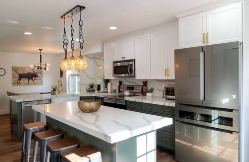 Cottonwood Heights House | Luxury Retreat Sleeps 15. Game Room, Massage Chair, 2 Living Rooms.