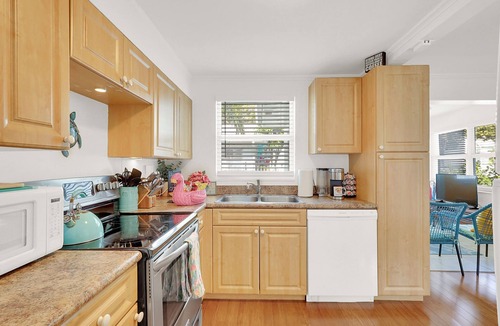 Delray Beach Cottage | Luxury Retreat - Private Pool Cottage in Delray Beach – Walk to Ave