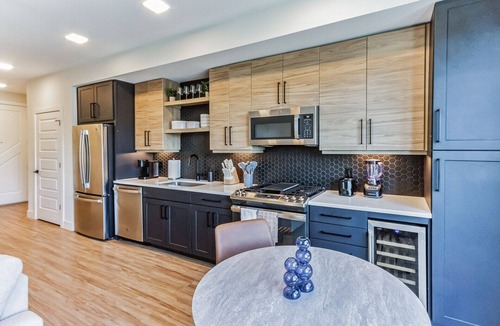 City Park West Apartment | Luxury Studio, Gym, Spa, Garage Parking 301