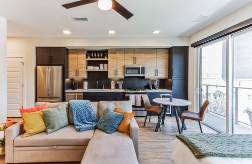City Park West Apartment | Luxury Studio, Gym, Spa, Garage Parking 301