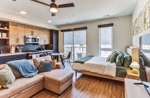 City Park West Apartment | Luxury Studio, Gym, Spa, Garage Parking 301