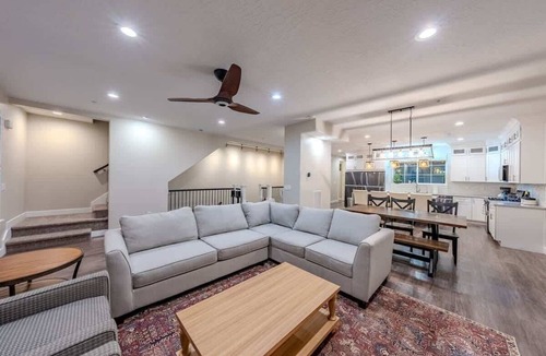 Pleasant Grove Condo | Luxury Townhome | Pet-Friendly | Game Room | Waffl