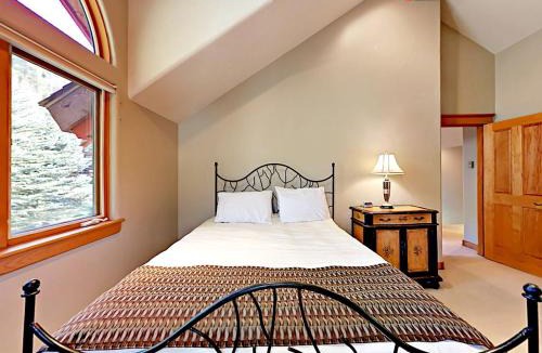 Intermountain House | Luxury Vail Family Retreat | Fire Pit, Mountain Views & Sleeps 11
