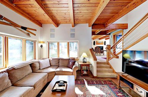 Intermountain House | Luxury Vail Family Retreat | Fire Pit, Mountain Views & Sleeps 11