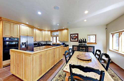 Intermountain House | Luxury Vail Family Retreat | Fire Pit, Mountain Views & Sleeps 11