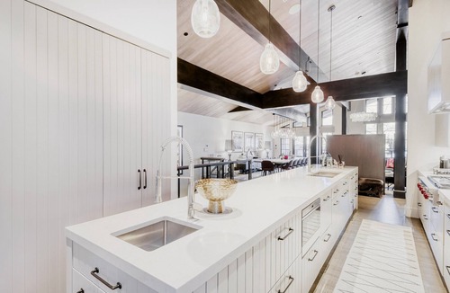 Vail House | 🏔️ Luxury Vail Village Chalet | Steps from Gondola One 📍 151 Vail Road, Unit 10